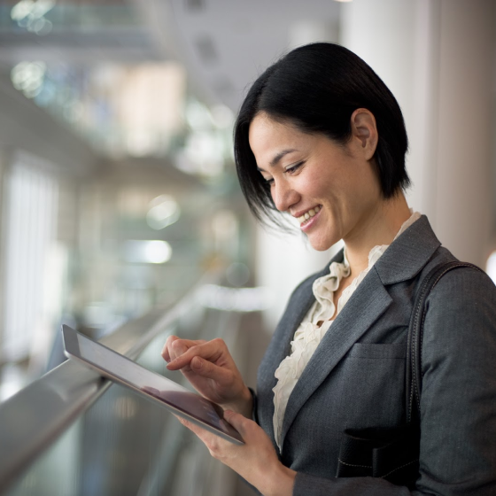 Financial professional using her tablet to run an illustration.